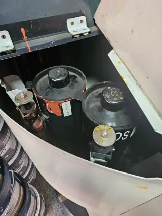 REGALO  Máquina tintometrica jallut, Pc y monitor.