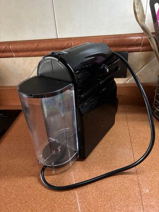 Cafetera Nespresso Negra DēLonghi