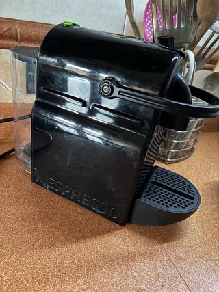 Cafetera Nespresso Negra DēLonghi