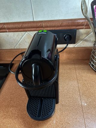 Cafetera Nespresso Negra DēLonghi