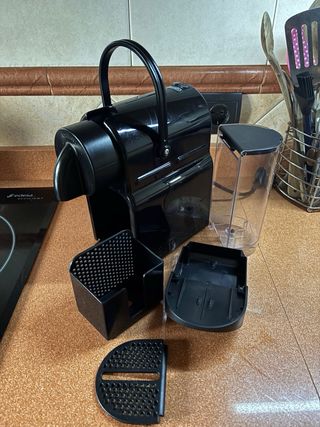 Cafetera Nespresso Negra DēLonghi