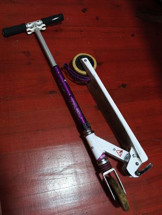 PATINETE PLEGABLE Morado y Blanco