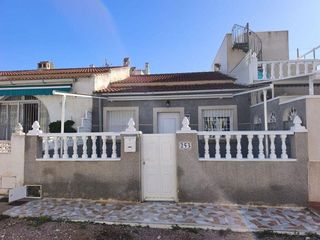 Chalet en venta en La Siesta - El Salado - Torreta en Torrevieja