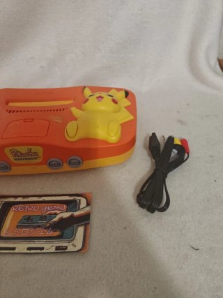Nintendo 64 Pikachu Edizione Arancione, esclusiva.