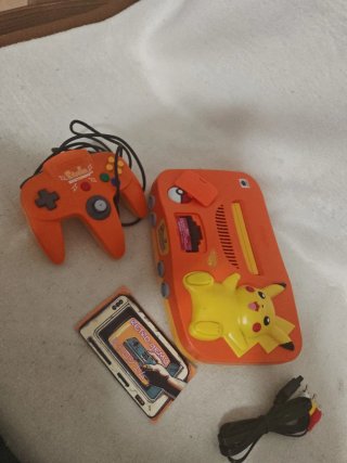 Nintendo 64 Pikachu Edizione Arancione, esclusiva.