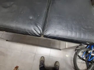 Camilla Estética Negra Piel Sintética