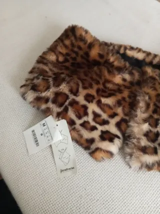 Cuello de pelo sintético estampado