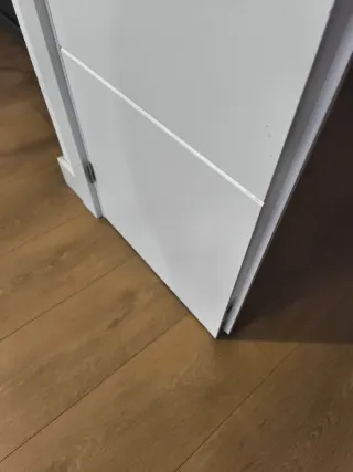 Puerta de salón blanca