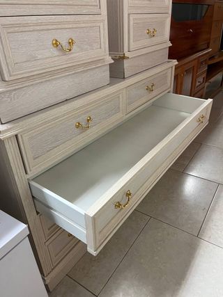 Cómoda y 2 Mesitas de Noche