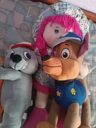 Lote peluches: perro, ratón y muñeca