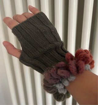 Guanti senza dita con foro pollice