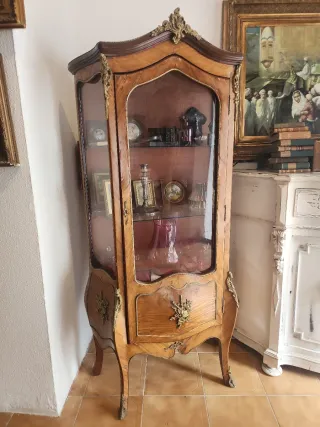 Vitrina antigua francesa