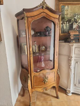 Vitrina antigua francesa