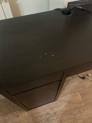 Scrivania e sedia da ufficio