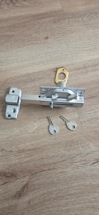 Cerradura y cerrojo de puerta