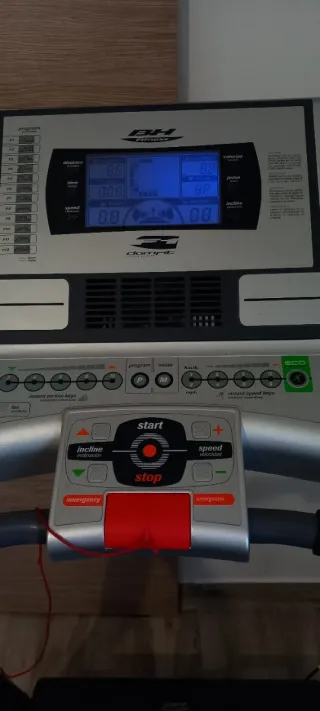 Cinta de correr con programas y pantalla