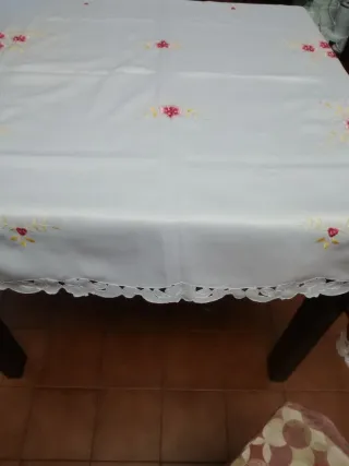 Tovaglia ricamata floreale