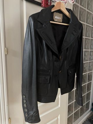 Cazadora Piel bovina Negra con apenas uso