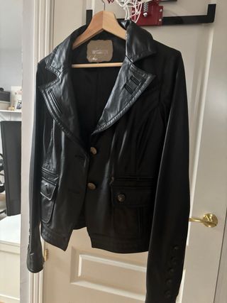 Cazadora Piel bovina Negra con apenas uso