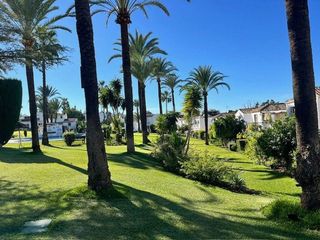 Casa adosada en venta en Río Real en Marbella