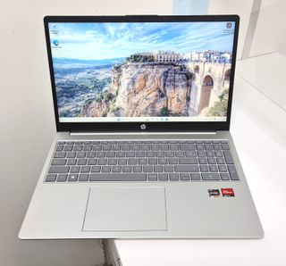 Portátil HP 15 AMD Ryzen 3 7th 8GB 512SSD Win 11