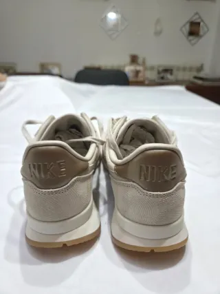 Zapatillas Nike Internationalist Beige Nuevas