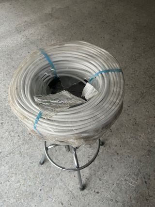 Manguera eléctrica blanca