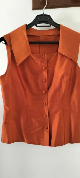 Top seda salvaje color naranja.