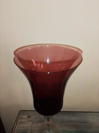 Calice in vetro bordeaux e trasparente