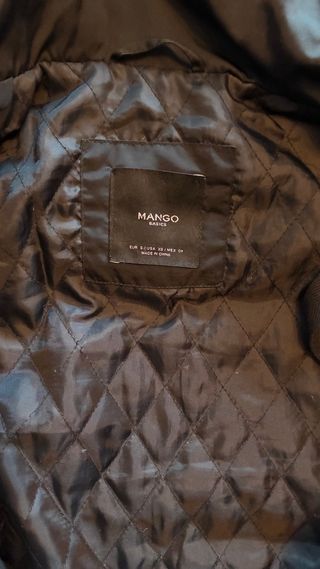 Abrigo de plumas negro con cinturón