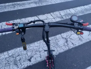 Patinete Eléctrico Negro y Rosa