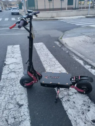 Patinete Eléctrico Negro y Rosa