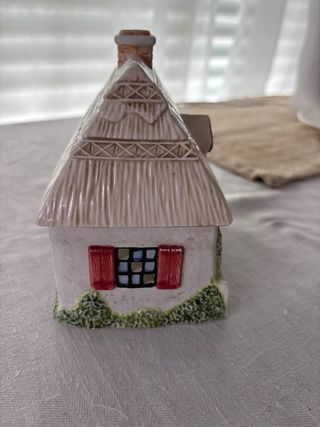 Candelero de cerámica estilo casita