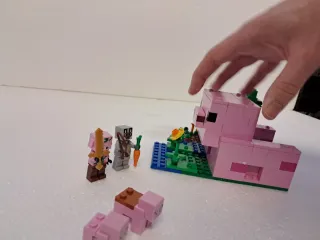 Lego Minecraft - The Baby Pig House - 21268