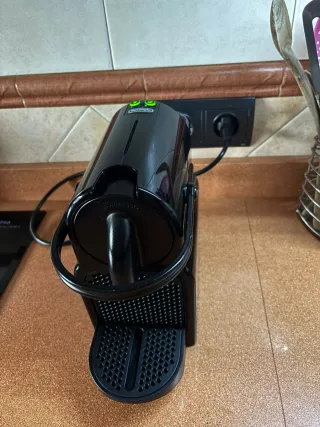 Cafetera Nespresso Negra