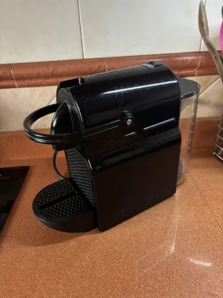 Cafetera Nespresso Negra