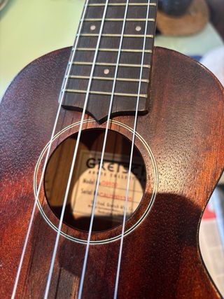 Ukelele Gretsch G9100