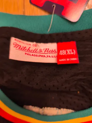 Mitchell & Ness Grant Hill Pistons 33 Jersey