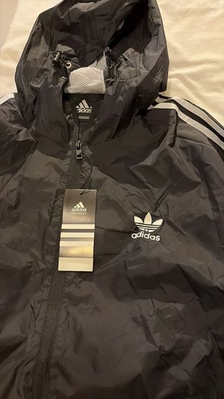Chubasquero Adidas con capucha Talla M