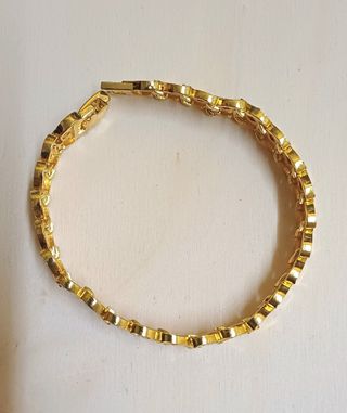 Pulsera eslabones dorados grabado geométrico