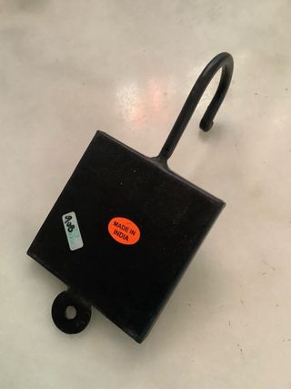 Colgador de pared con gancho y azulejo