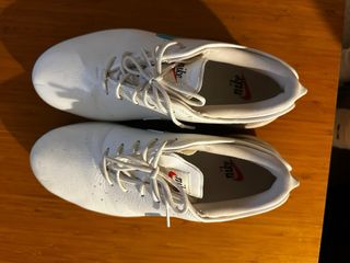 Tenis de golf Nike blancos y turquesa