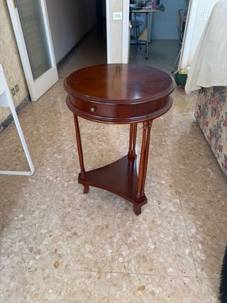 Mesa auxiliar redonda de madera