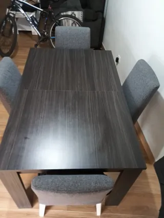 Mesa Comedor y 4 Sillas Comedor