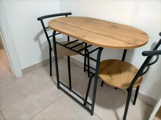 Mesa de cocina con 2 sillas