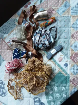 Nastri e passamanerie assortiti