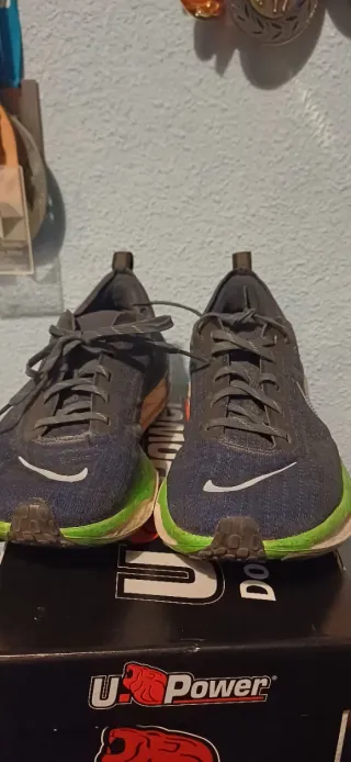 Nike Invincible Run 3 Negro/Verde, número 42