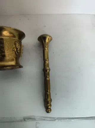 Antiguo almirez y mazo de bronce antiguo