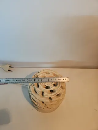 Lampada in pietra leccese scolpita