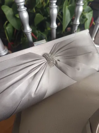 Zapatos de tacón Dune plateados con clutch a juego